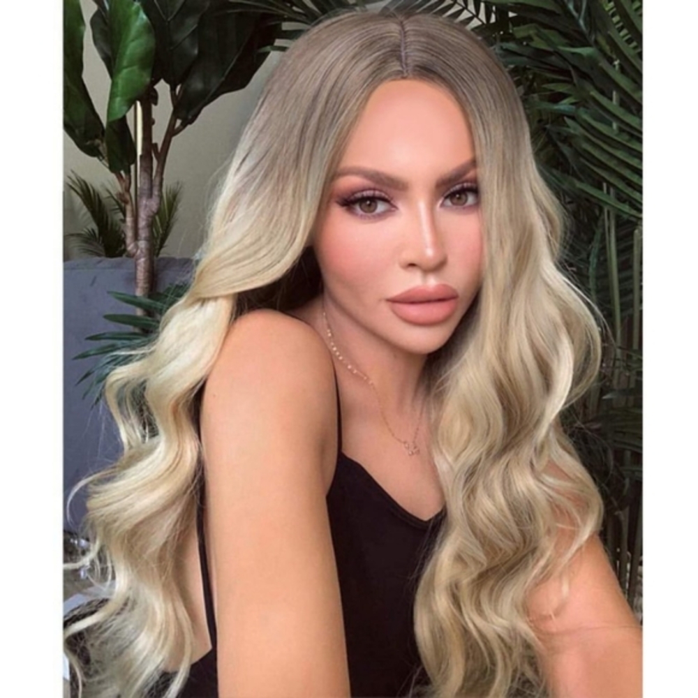 Blooming Hair Ombre Blonde Middle Part Wav…